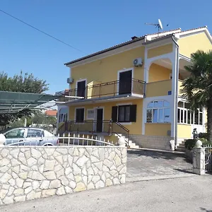  Apartment Ravlic